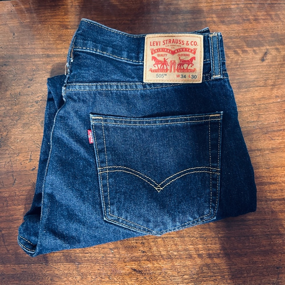 NWOT 505 LEVI’s Blue Jeans Dark Wash Measures   w 34   L 30